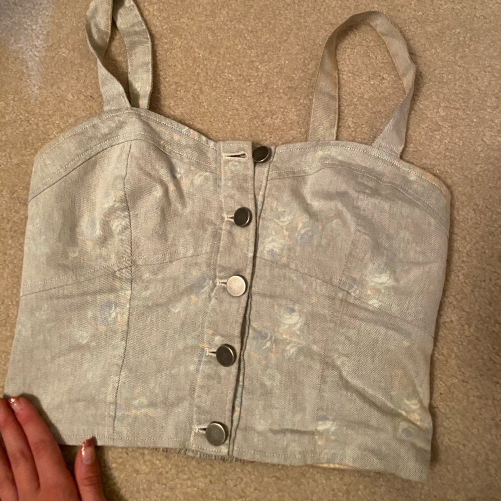 Button down semi crop top!
